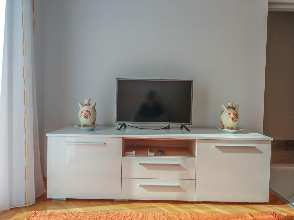 Apartman Riva K พอดโกรา ภายนอก รูปภาพ